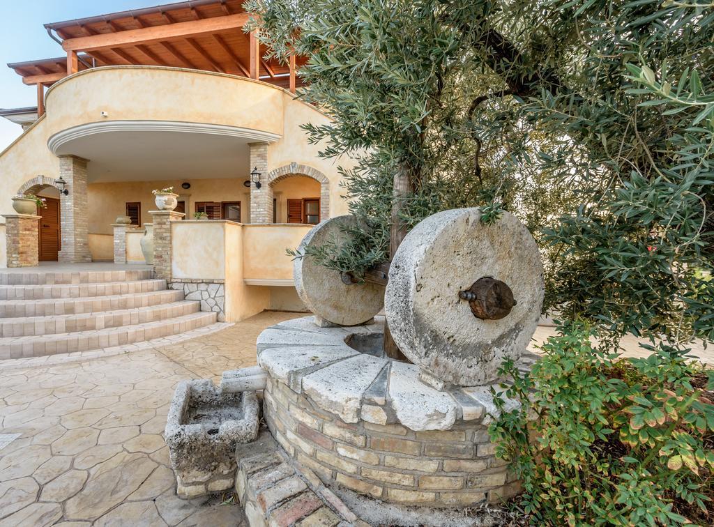 Albergo Il Giardino Foce Varano Exterior foto